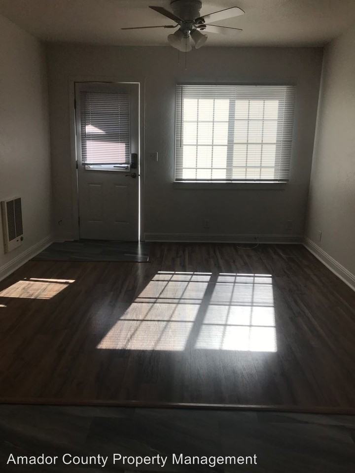 130 Leiby Ave - Photo 2 of 6