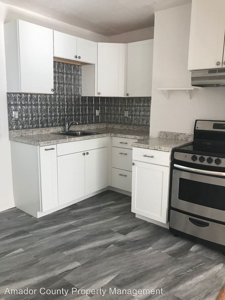 130 Leiby Ave - Photo 3 of 6