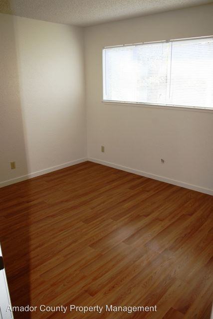 8365 Stevenson St - Photo 2 of 6