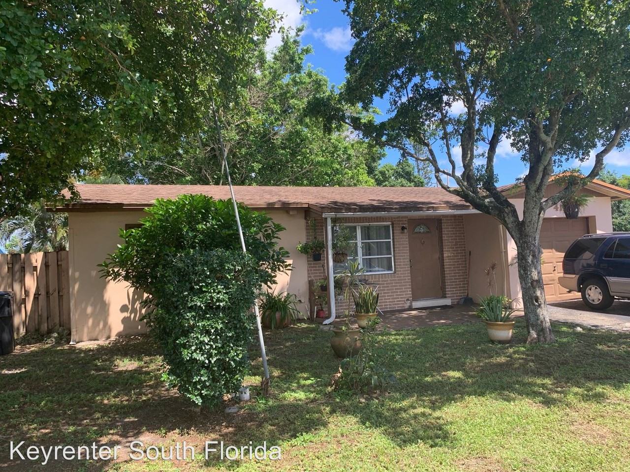 414 Sw 72 Ave. - Photo 2 of 8