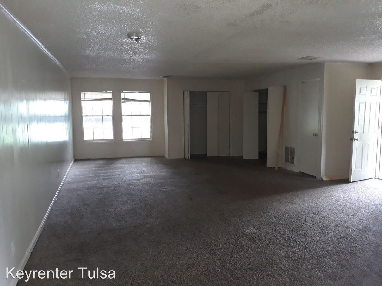 4204 Hartford Avenue - Photo 3 of 11