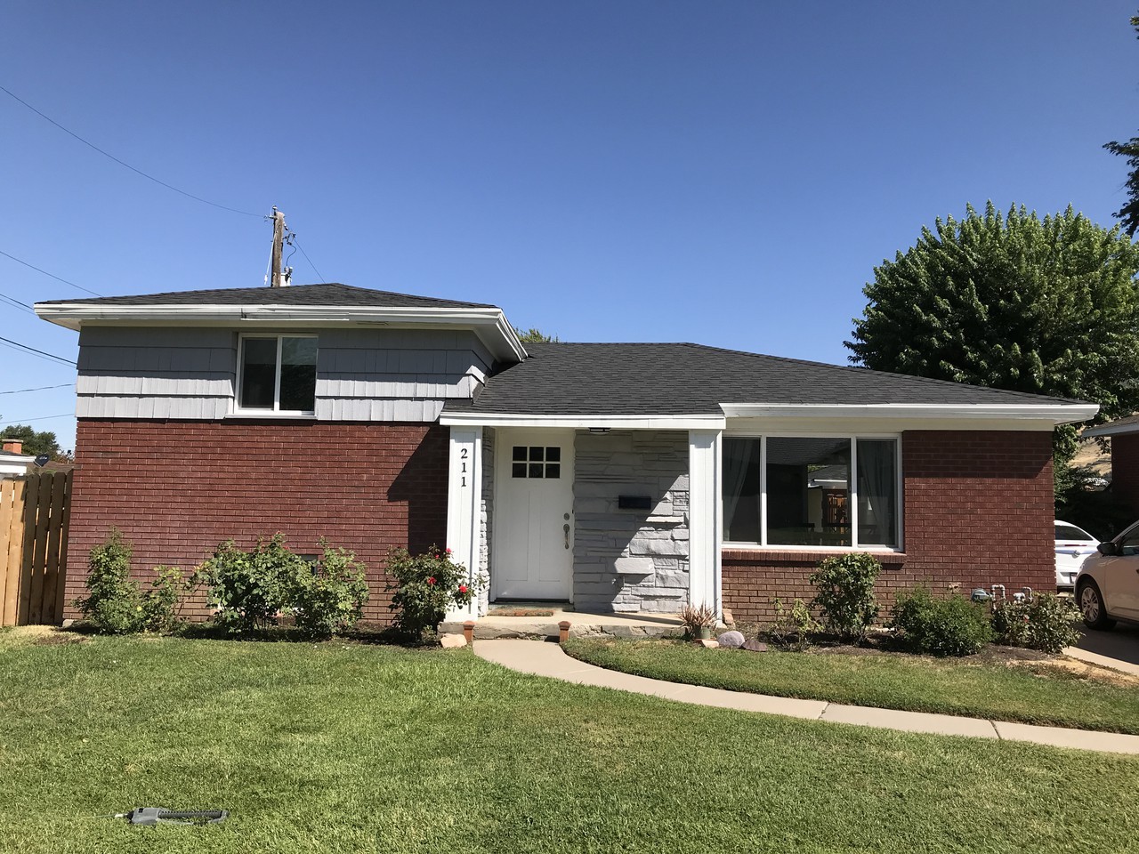 211 E 900 N - Photo 2 of 29