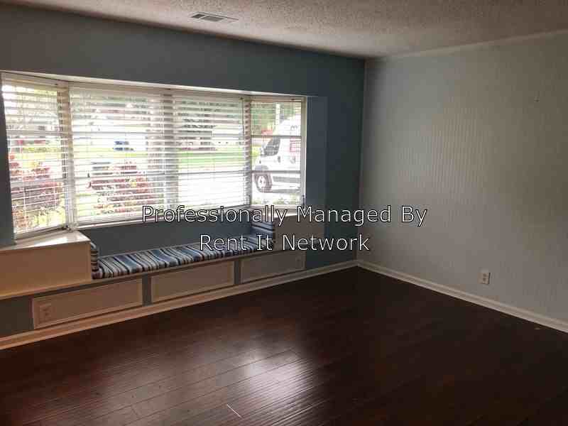 14928 Newport Rd - Photo 3 of 16