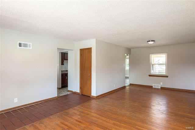 137 Susan - Photo 3 of 22