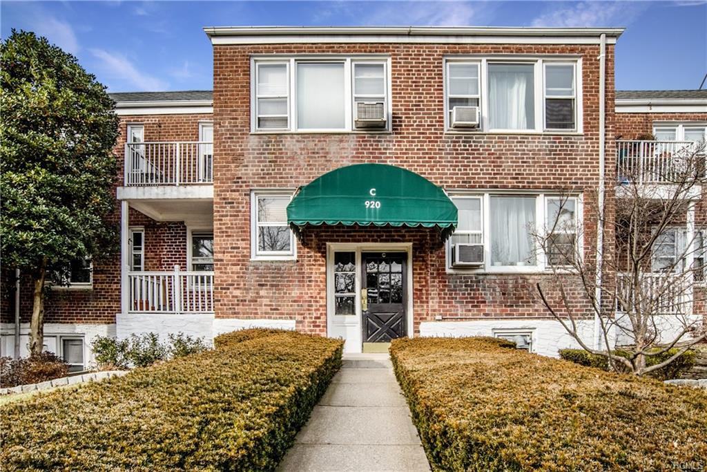 920 Pelhamdale Avenue - Photo 2 of 25