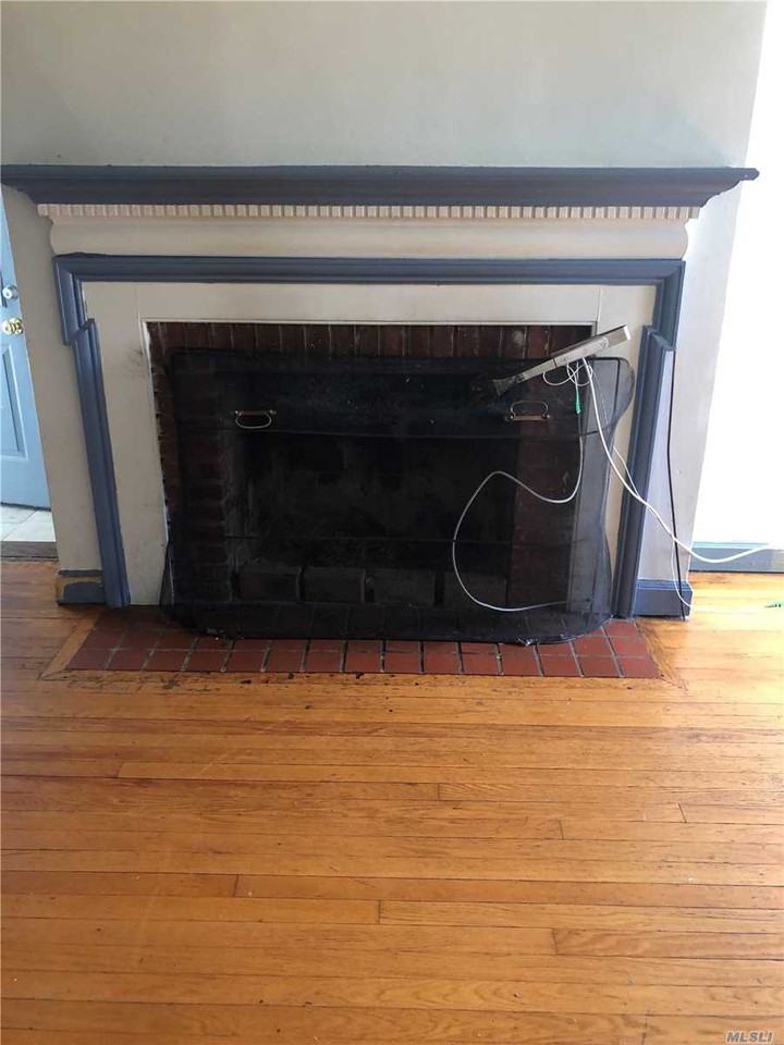 400 Locust Lane Ln - Photo 2 of 6