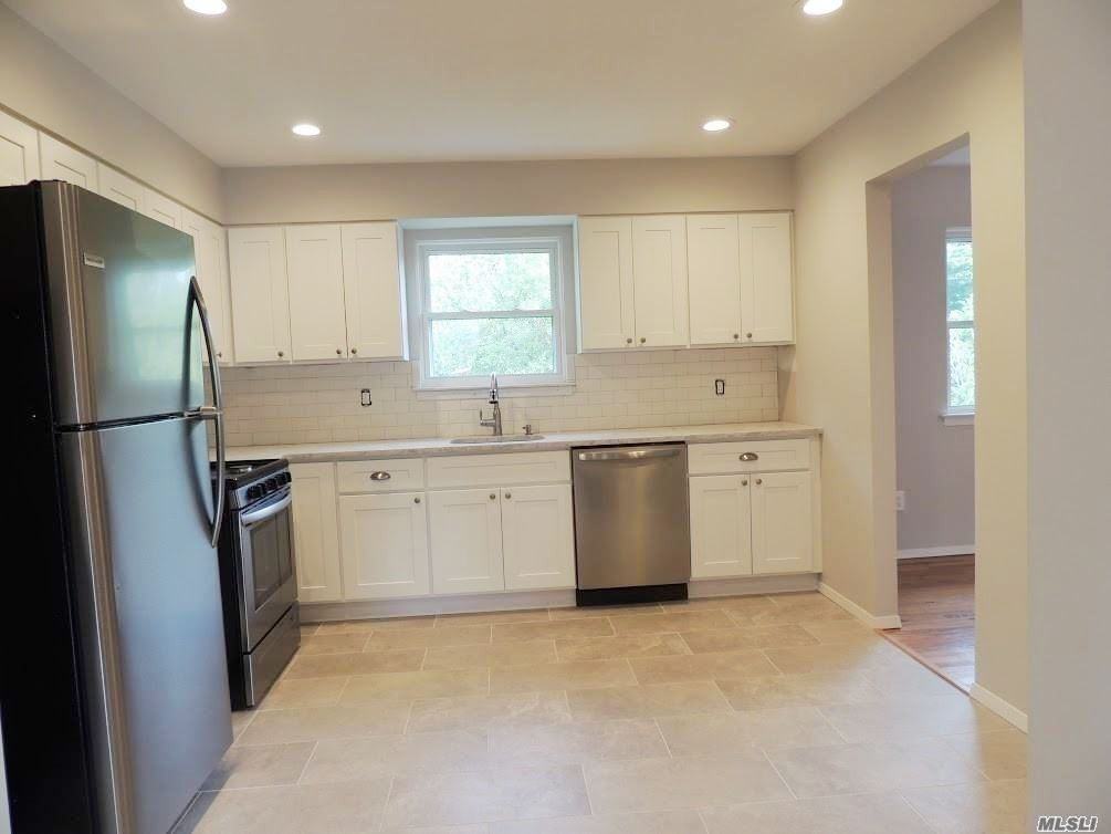 421 Pulaski Rd - Photo 2 of 5