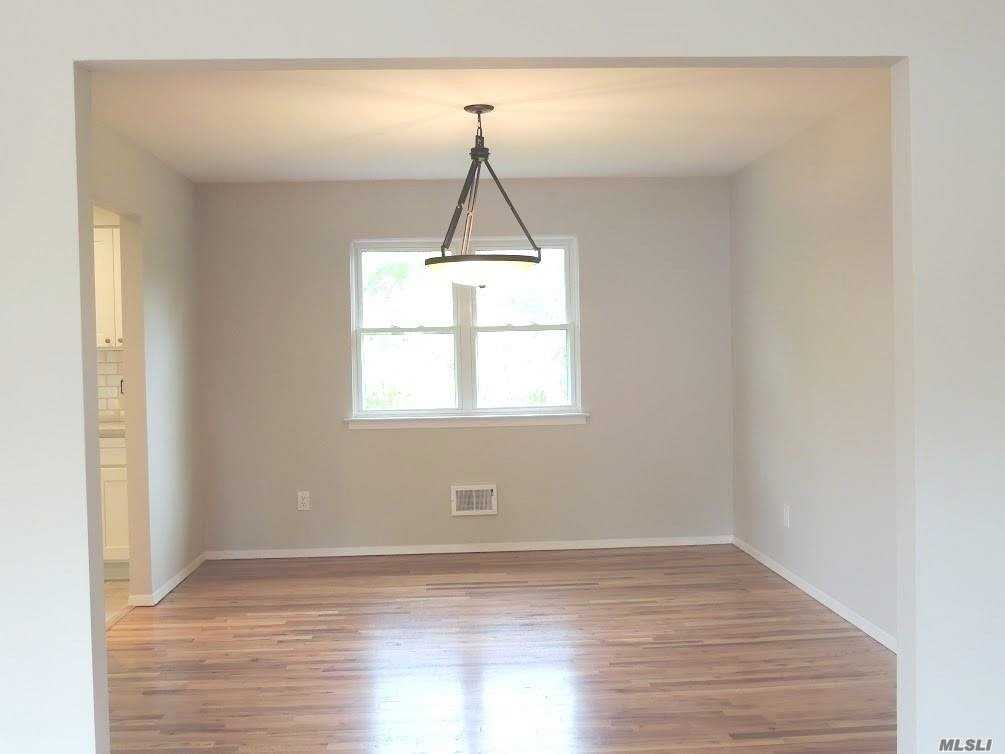 421 Pulaski Rd - Photo 3 of 5