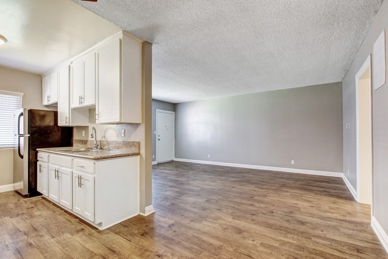 3930-3954 Ursula - Photo 2 of 40