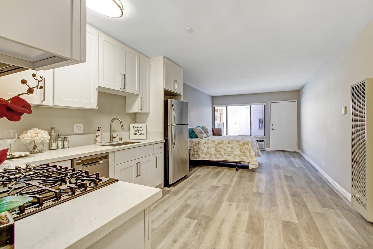 Reseda Apartments - Photo 2 of 24
