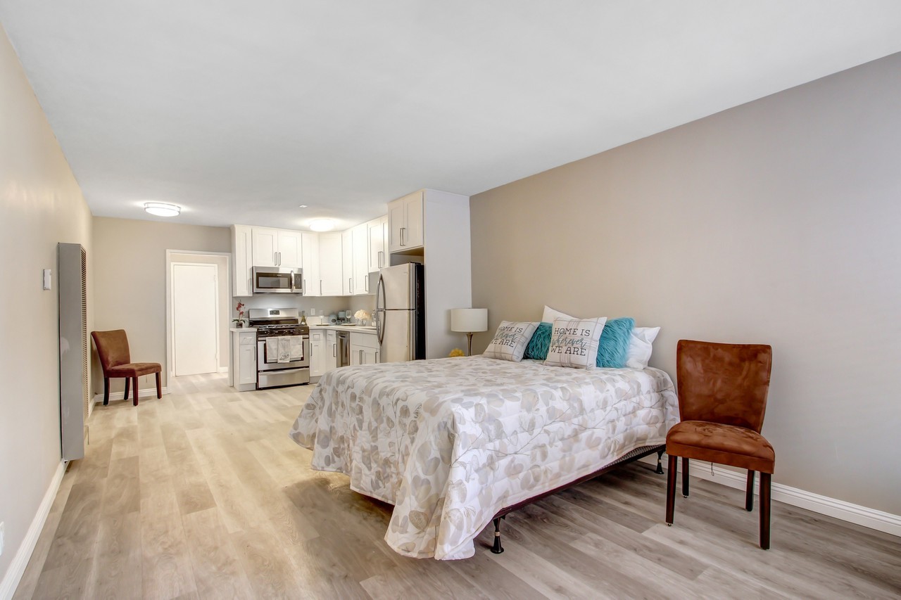 Reseda Apartments - Photo 3 of 24