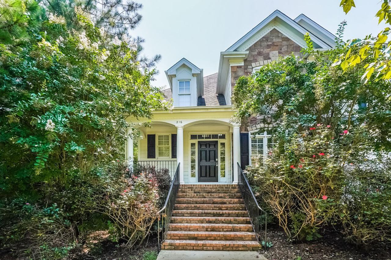 216 Hein Dr - Photo 2 of 19