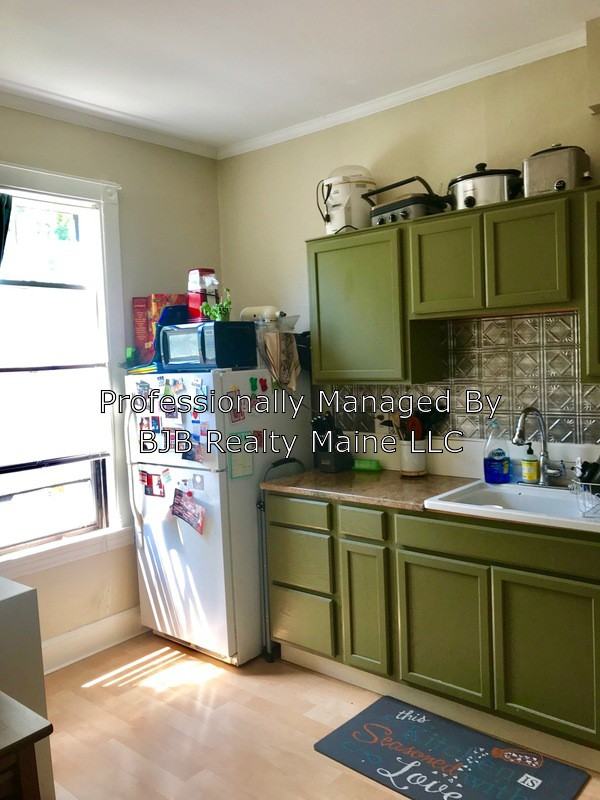 223 Woodford St. - Photo 3 of 10