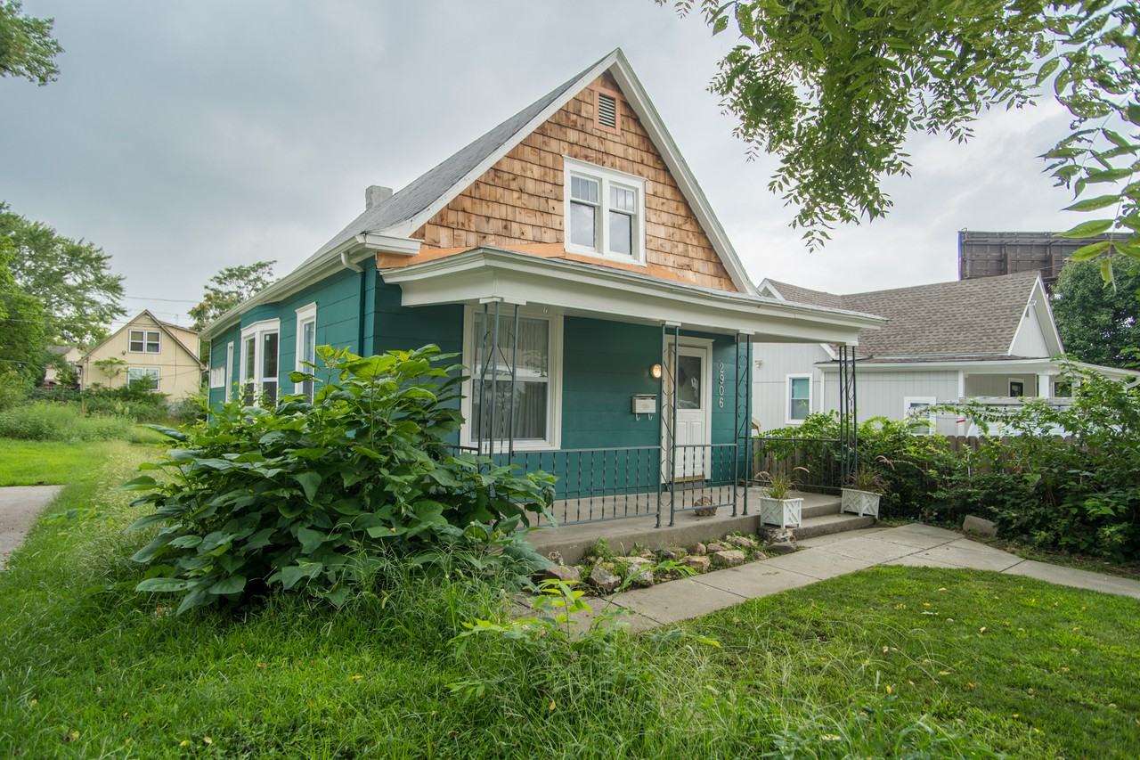 2906 Jarboe Street - Photo 2 of 23