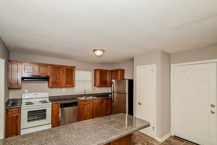 441 Bellehurst Drive - Photo 3 of 8