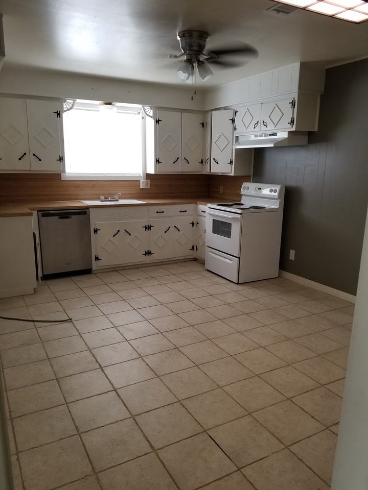 3623 Avenue E - Photo 3 of 8