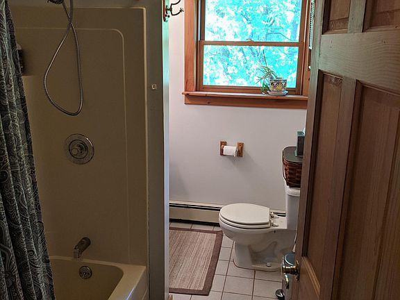 64 Lasher Ave - Photo 2 of 10