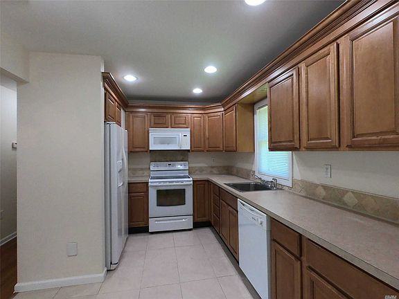 460 Mac Arthur Blvd - Photo 2 of 9