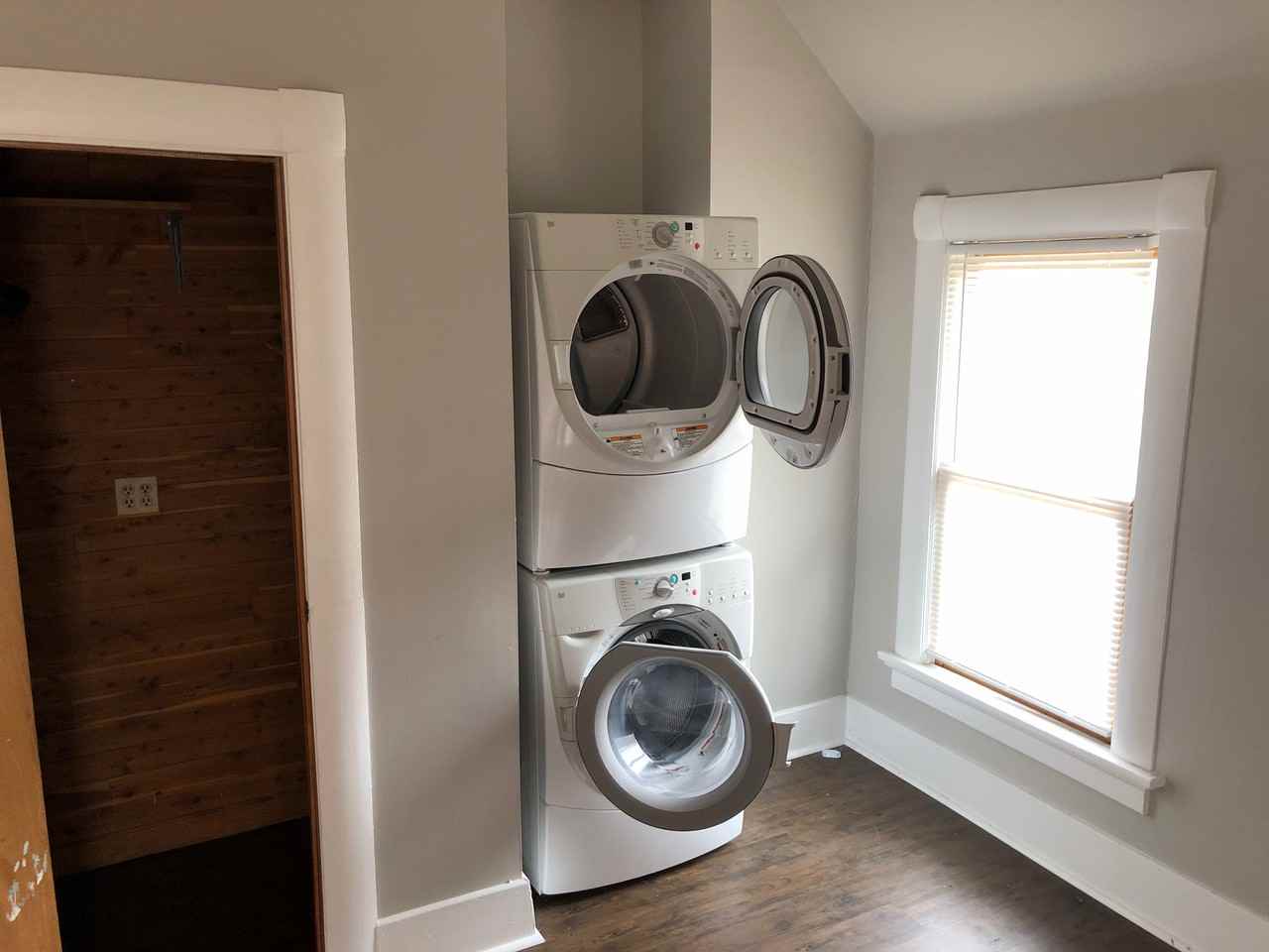 101 Adams Ave - Photo 3 of 10