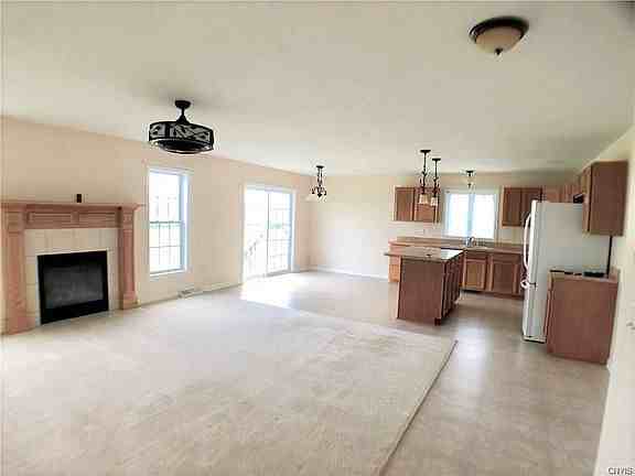 25957 Liberty Ave - Photo 2 of 10