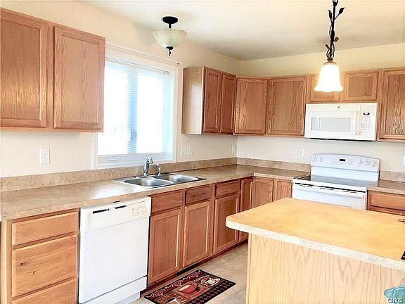 25957 Liberty Ave - Photo 3 of 10