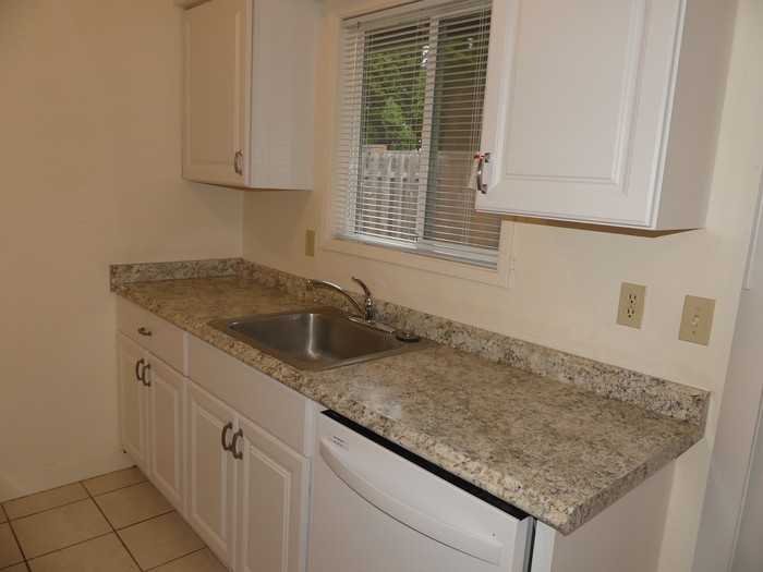 126 Southwest Edgefield Court - Photo 2 of 15