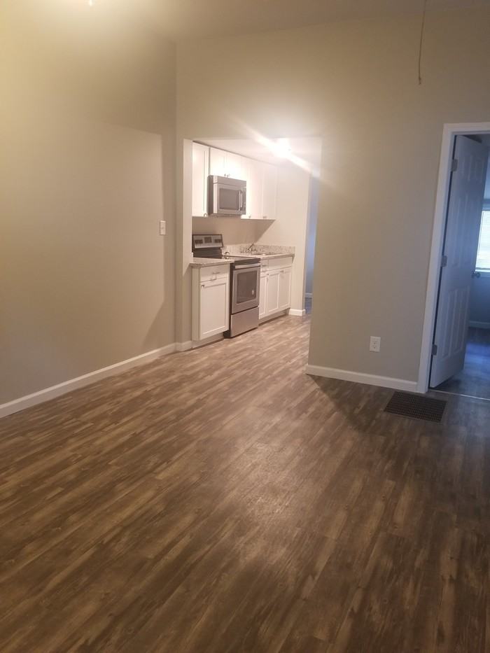 1423 Oakshade Avenue - Photo 3 of 17