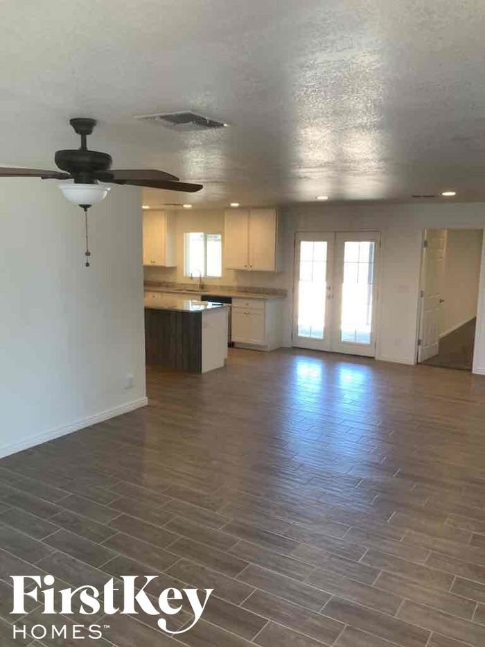 17839 North 34th Avenue - Photo 2 of 12