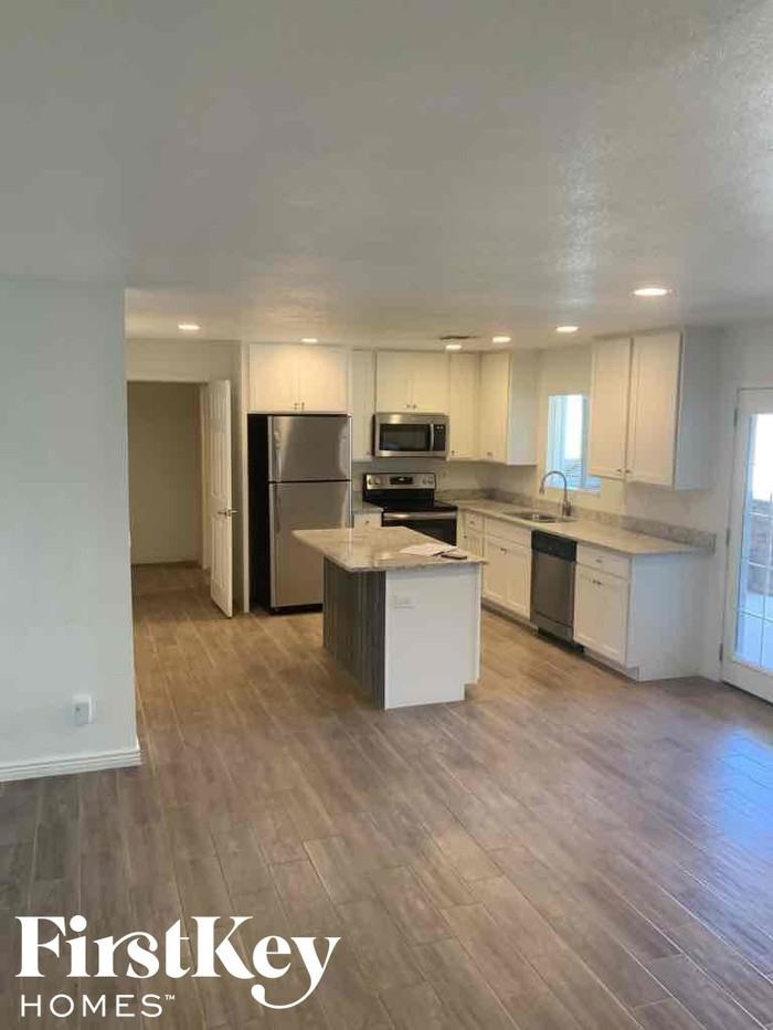 17839 North 34th Avenue - Photo 3 of 12