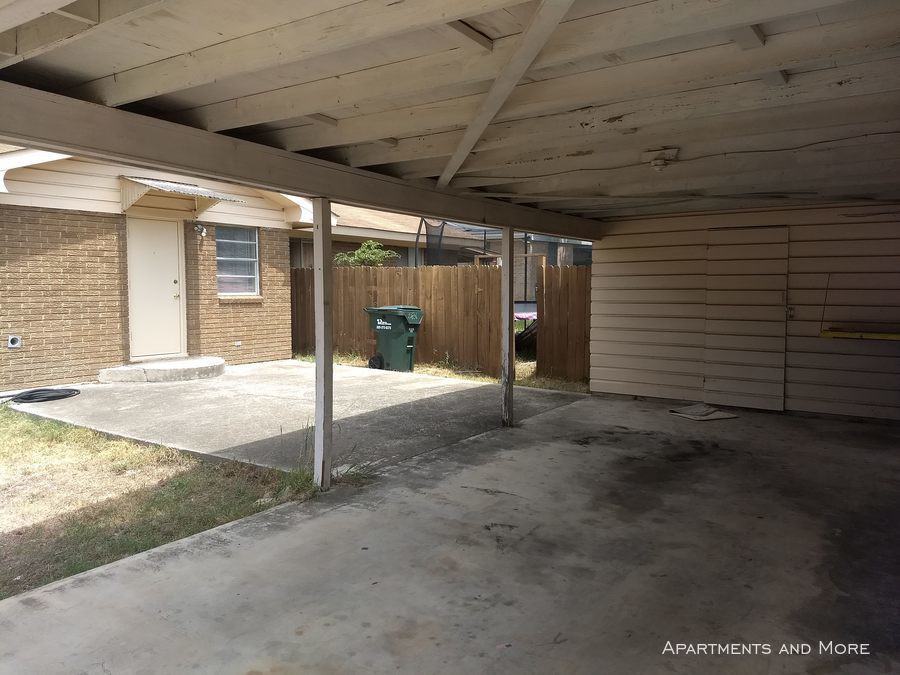 1011 Hazelton - Photo 3 of 14