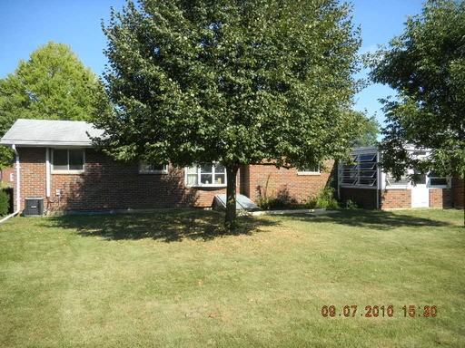 230 Diamond St - Photo 3 of 7