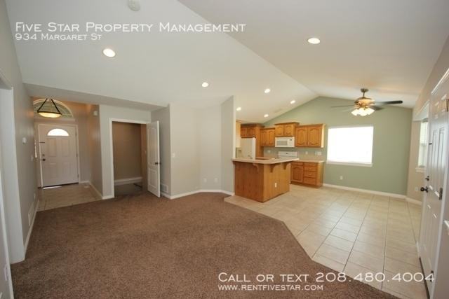 934 Margaret St - Photo 2 of 21