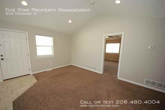 934 Margaret St - Photo 3 of 21