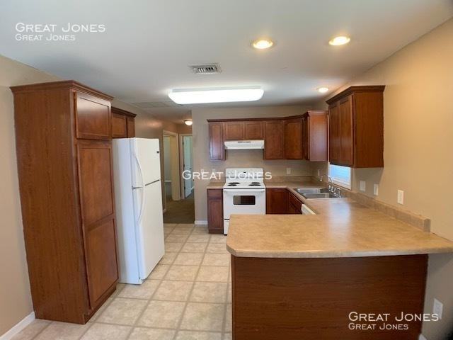 817 Se 8th St - Photo 2 of 8