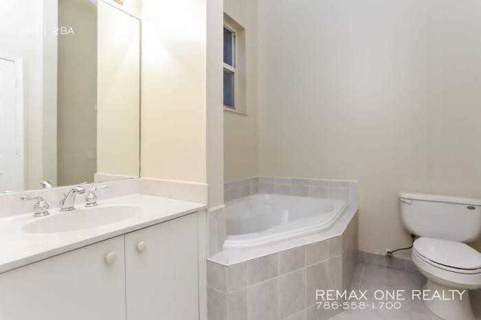 7450 Nw 70th Ave - Photo 2 of 4