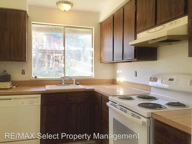 1731 Glenwood Ave Se - Photo 2 of 8