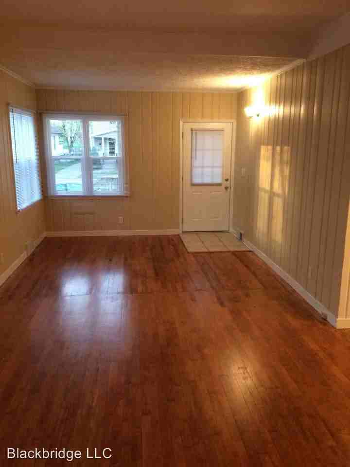 142 Baker St W - Photo 2 of 12