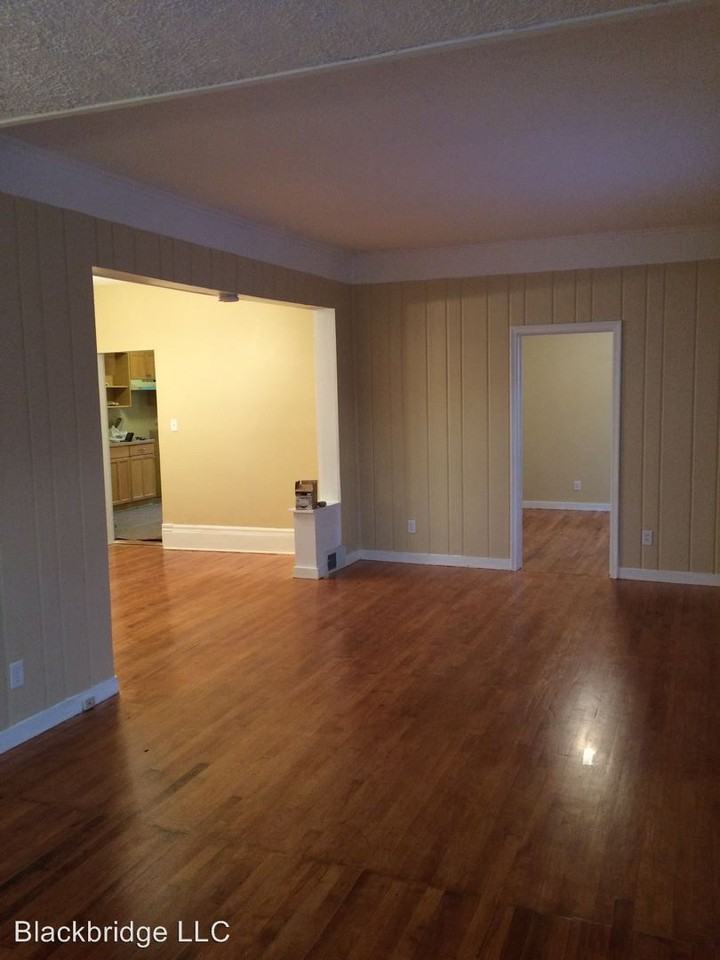 142 Baker St W - Photo 3 of 12