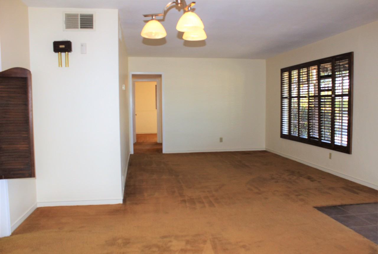 5212 E 8th St - Photo 2 of 18