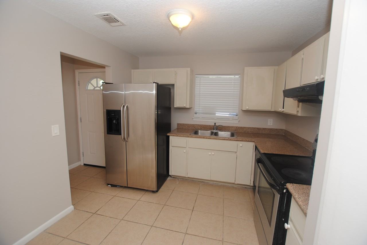 1026 Assisi Ln - Photo 3 of 16