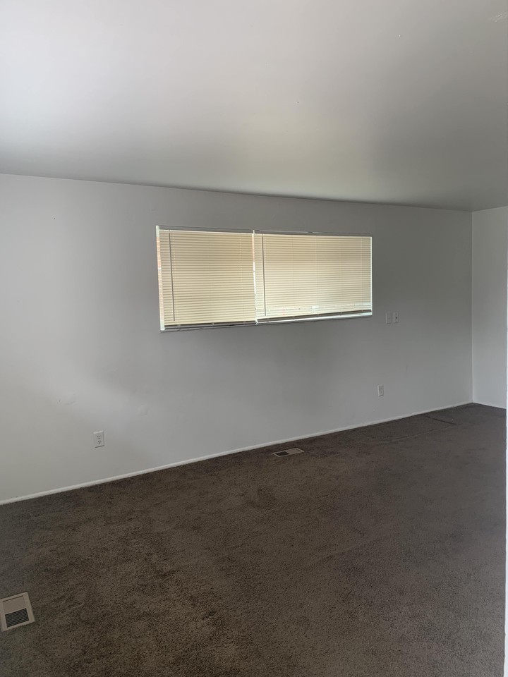 1609 W Ivy Cir - Photo 2 of 15