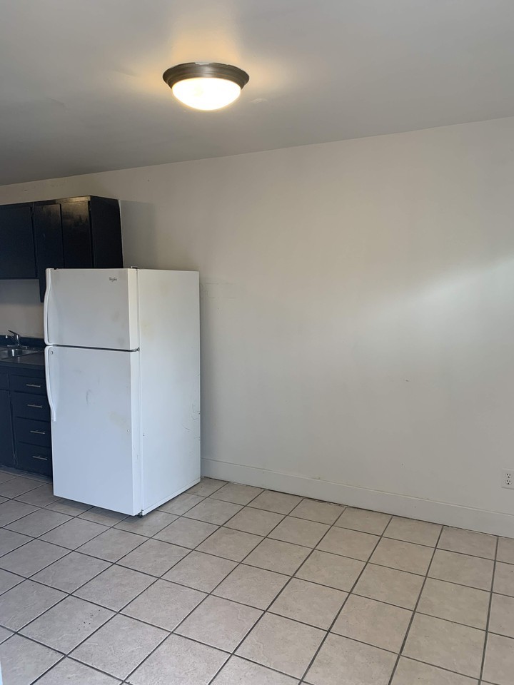 1609 W Ivy Cir - Photo 3 of 15