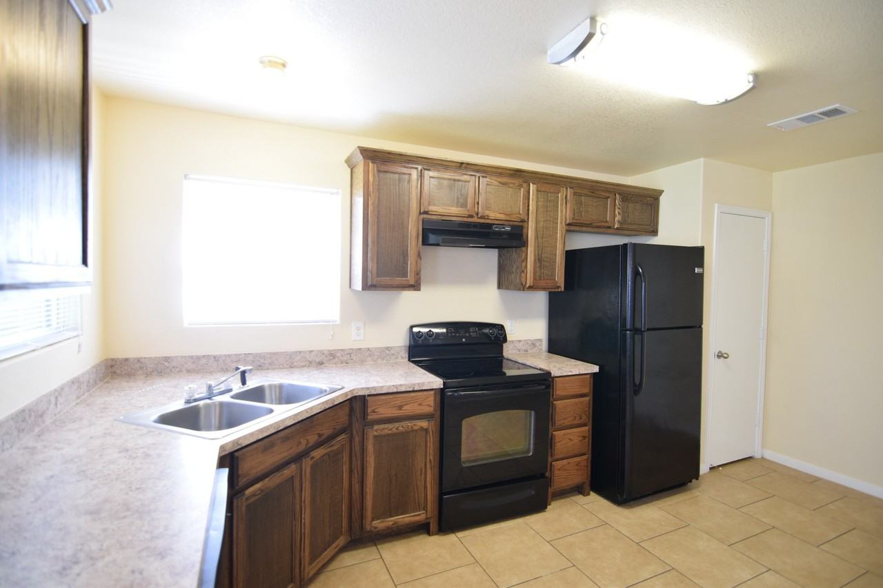 3401 Regency Dr - Photo 3 of 14