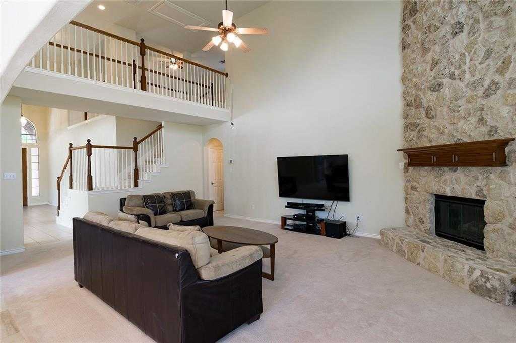 377 Spring Meadow Dr - Photo 3 of 4