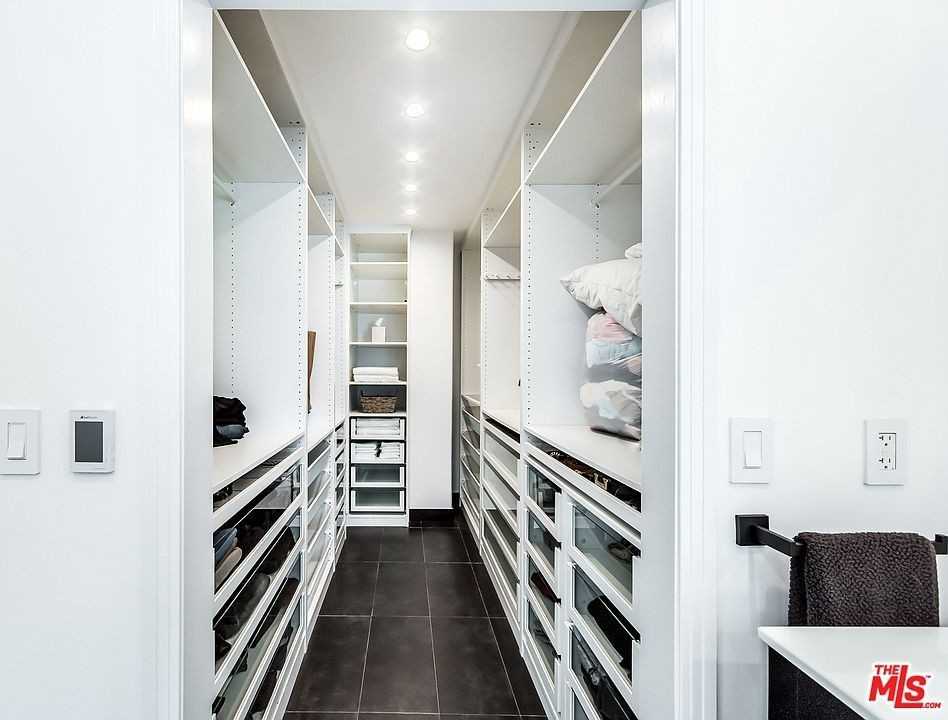 14828 Morrison Street - Photo 3 of 8