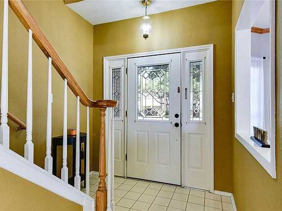 9111 Brimstone Ln - Photo 3 of 15