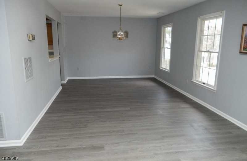 332 Phoebe Ct - Photo 3 of 11