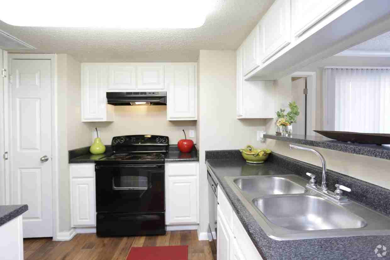 The Glen at Highpoint - Photo 7 of 76