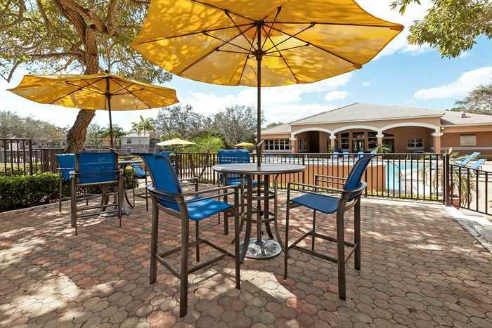 Pembroke Pines Landings - Photo 4 of 86