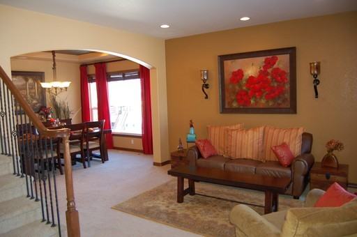 1069 Glengary Pl - Photo 2 of 10